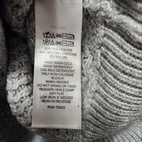 Nicole Miller Gray Crocheted Knit Women's Sweater Size S Boho Shabby Chic Classi - Picture 4 of 5